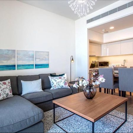 Luxury Family Retreat: Beach & Mall Access with Balcony Views Samaheej Exterior photo
